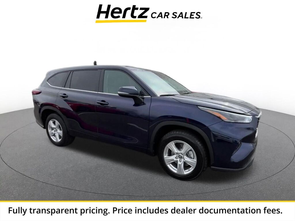 2025 Toyota Highlander LE — photo 1 of 1