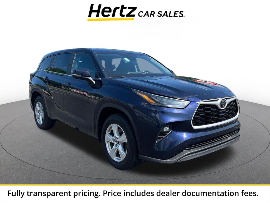 2025 Toyota Highlander LE — photo 1 of 1