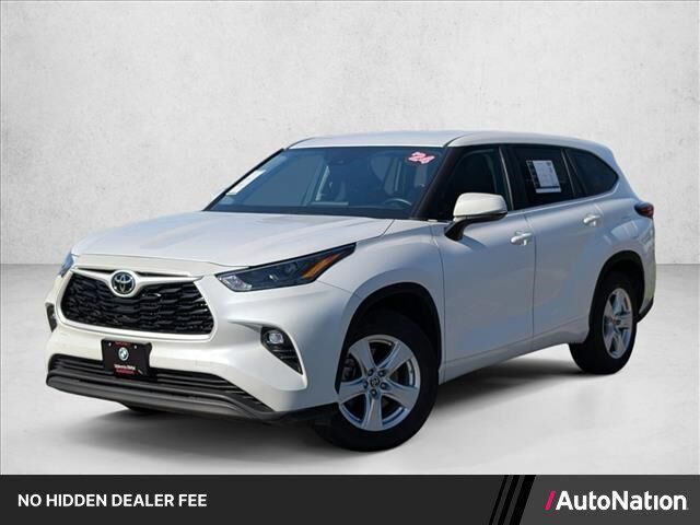 2024 Toyota Highlander LE — photo 1 of 13