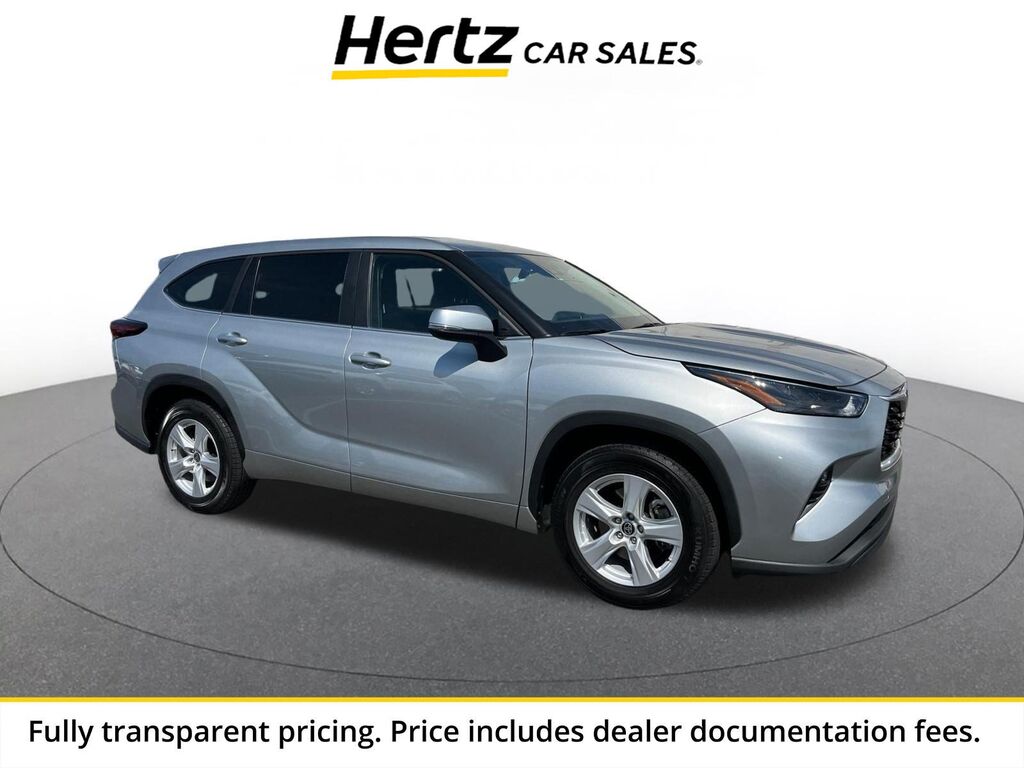 2025 Toyota Highlander LE — photo 1 of 1