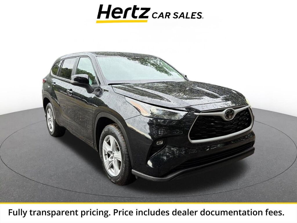 2025 Toyota Highlander LE — photo 1 of 13