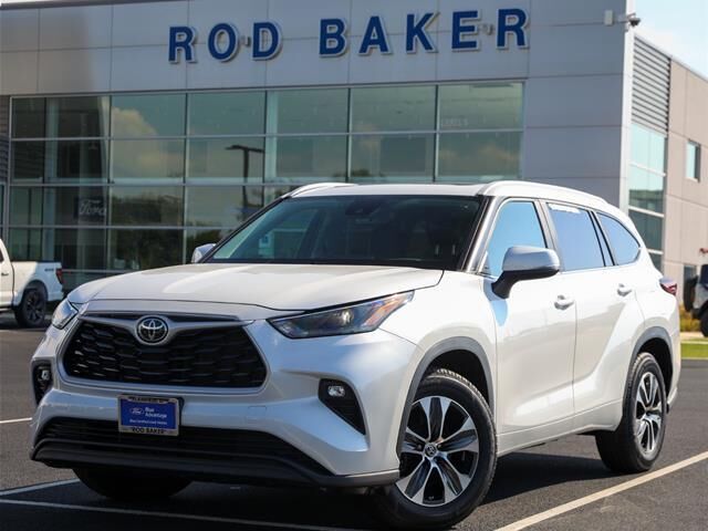 2023 Toyota Highlander LE — photo 1 of 13