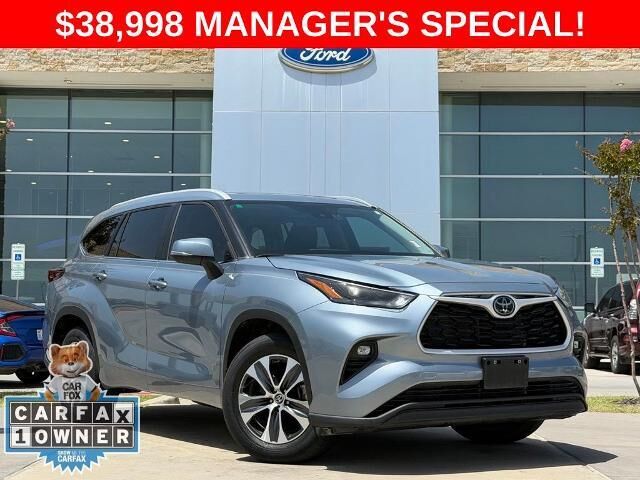 2024 Toyota Highlander LE