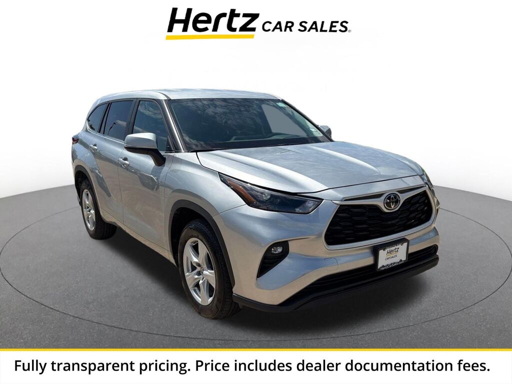 2025 Toyota Highlander LE — photo 1 of 1