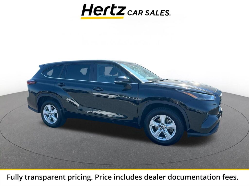 2025 Toyota Highlander LE — photo 1 of 1