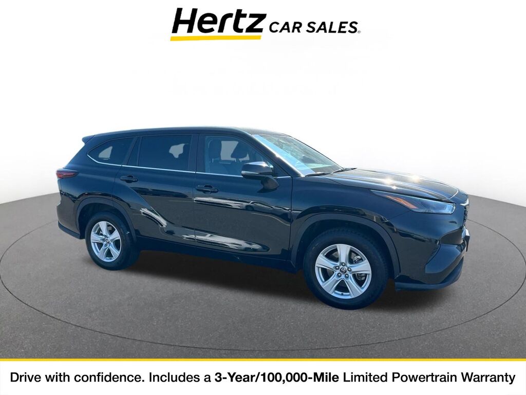 2025 Toyota Highlander LE — photo 1 of 11