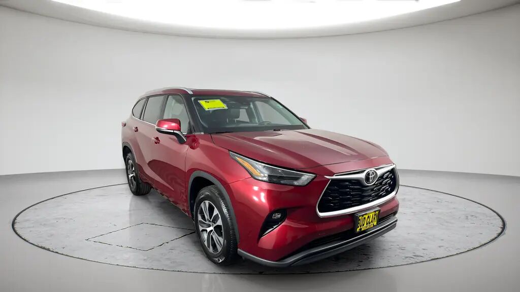 2023 Toyota Highlander XLE — photo 1 of 26