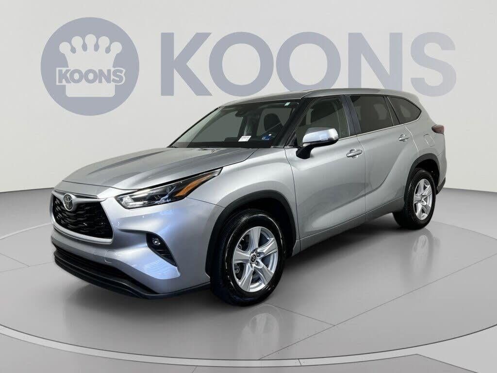 2024 Toyota Highlander LE — photo 1 of 1