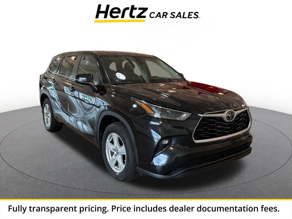 2025 Toyota Highlander LE — photo 1 of 11
