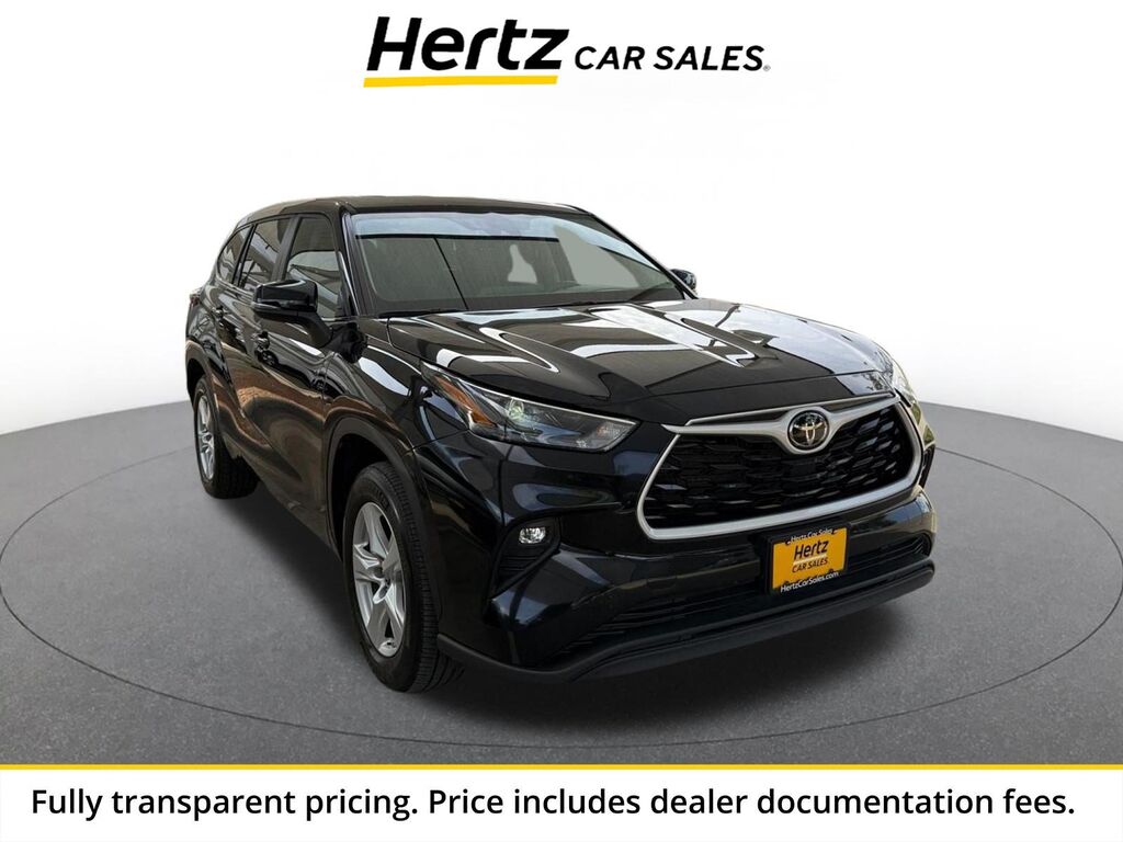 2025 Toyota Highlander LE — photo 1 of 13