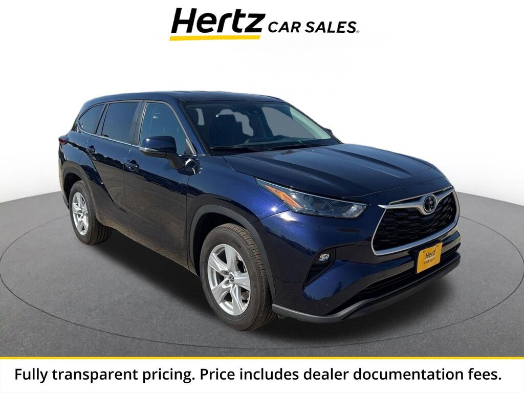2025 Toyota Highlander LE — photo 1 of 1