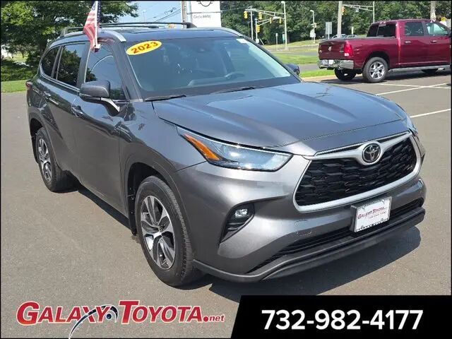 2023 Toyota Highlander XLE — photo 1 of 13
