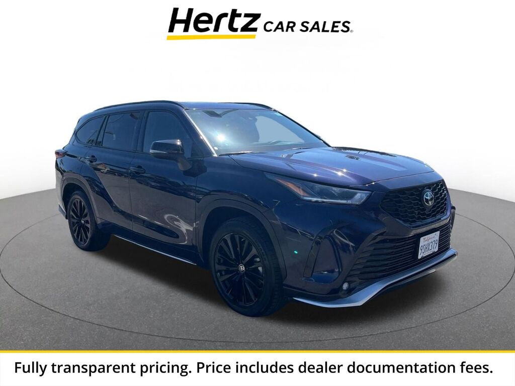 2025 Toyota Highlander LE — photo 1 of 1