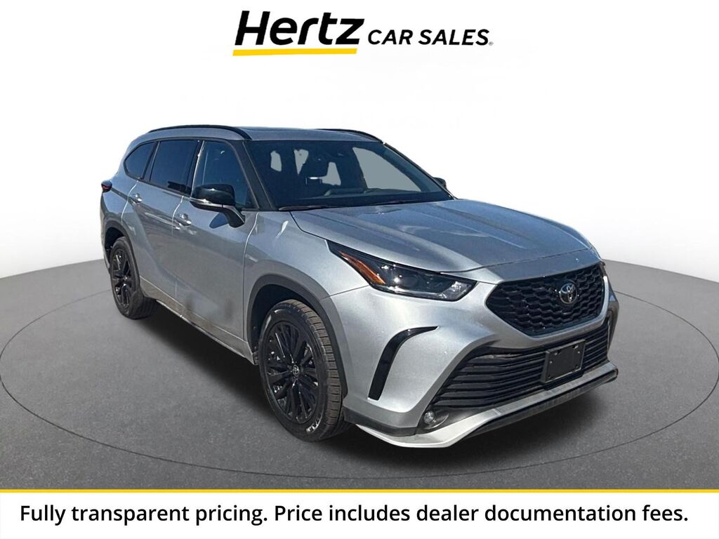 2025 Toyota Highlander LE — photo 1 of 1