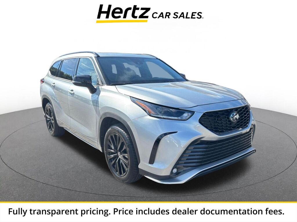 2025 Toyota Highlander LE — photo 1 of 1