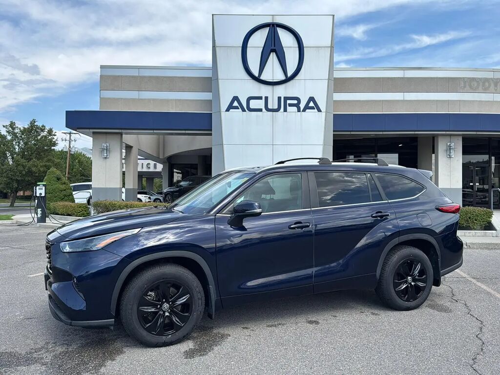2023 Toyota Highlander XLE — photo 1 of 13
