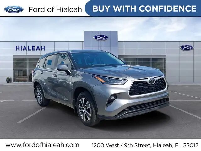 2026 Toyota Highlander XLE — photo 1 of 13