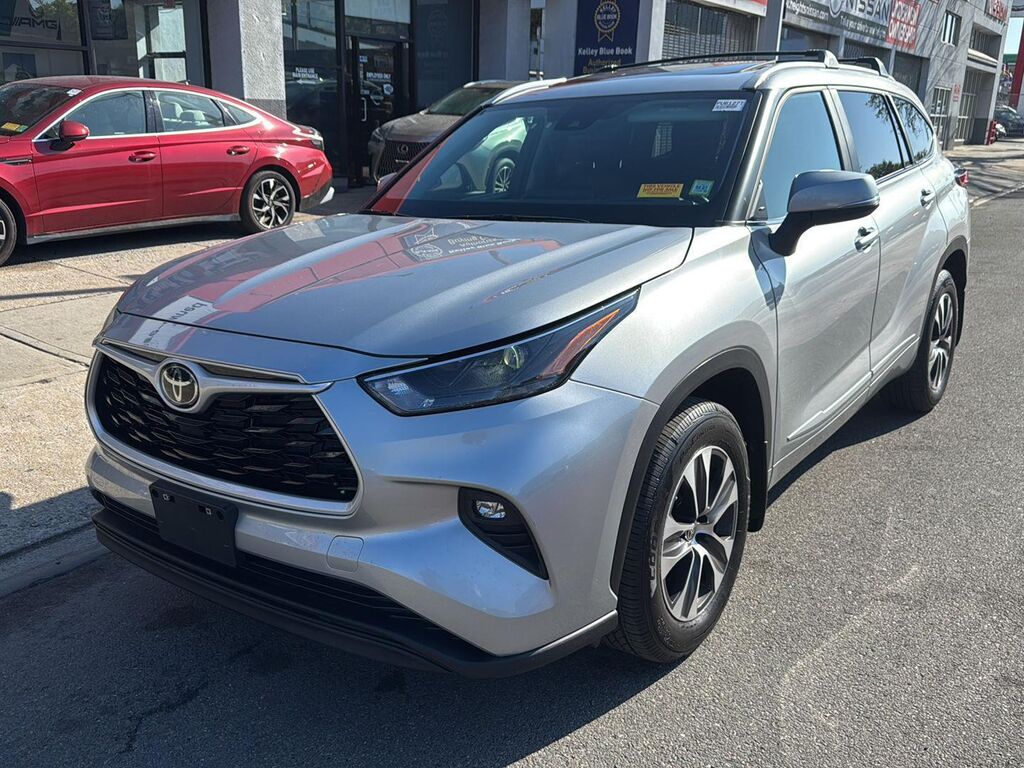 2023 Toyota Highlander XLE — photo 1 of 13