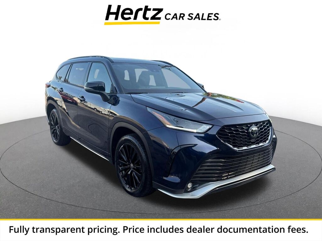 2025 Toyota Highlander LE — photo 1 of 1