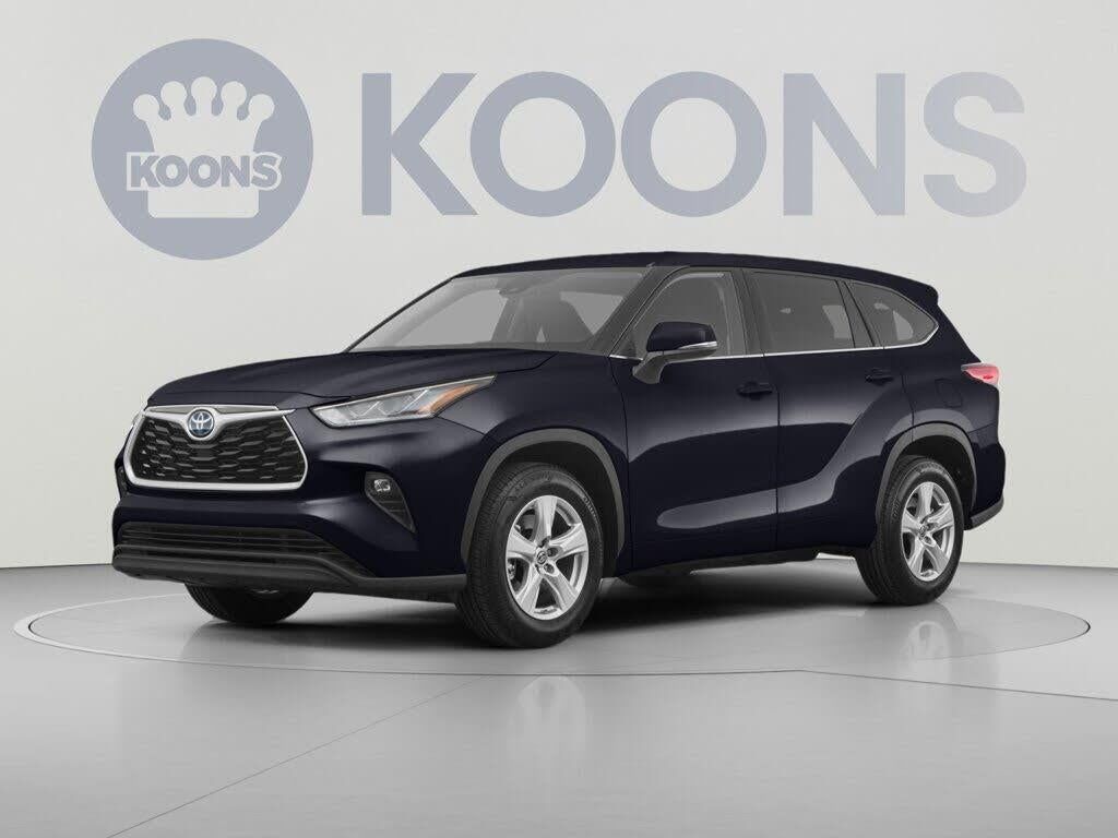 2023 Toyota Highlander LE — photo 1 of 1