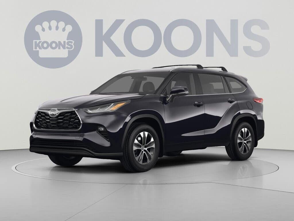 2024 Toyota Highlander LE — photo 1 of 1