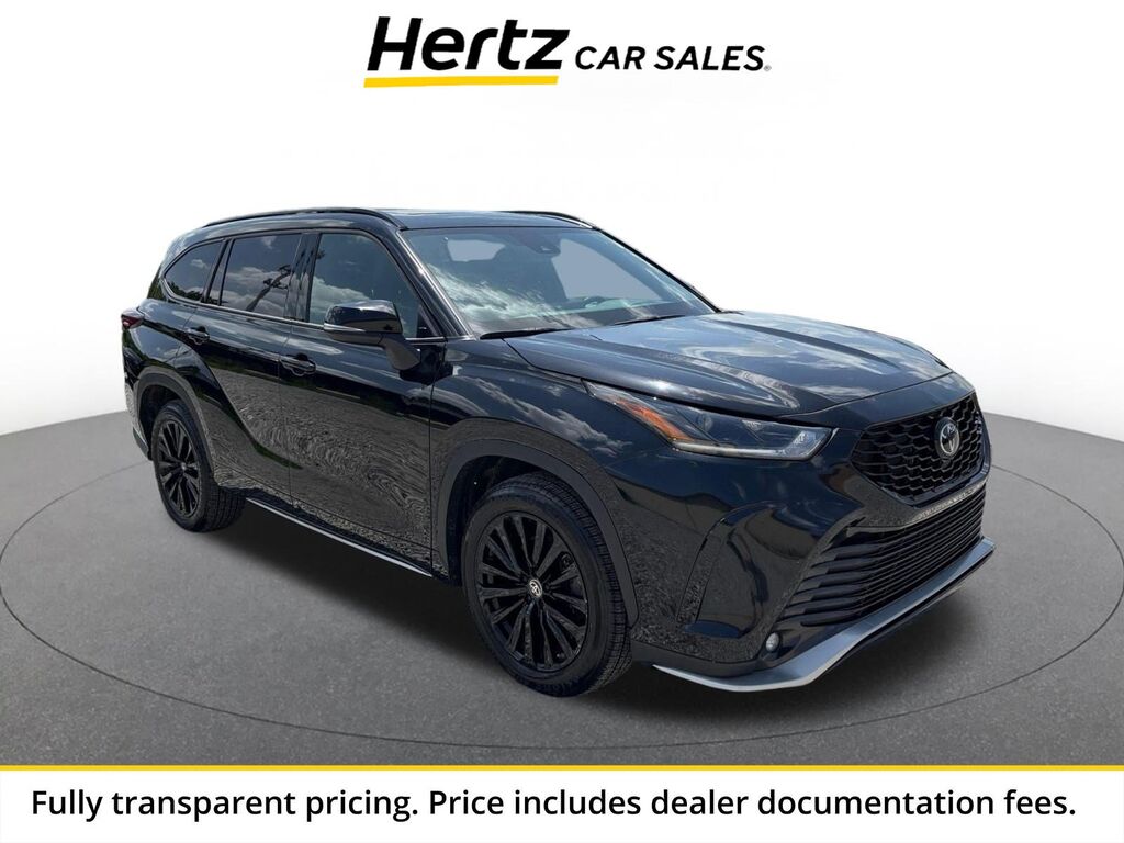 2025 Toyota Highlander LE — photo 1 of 1