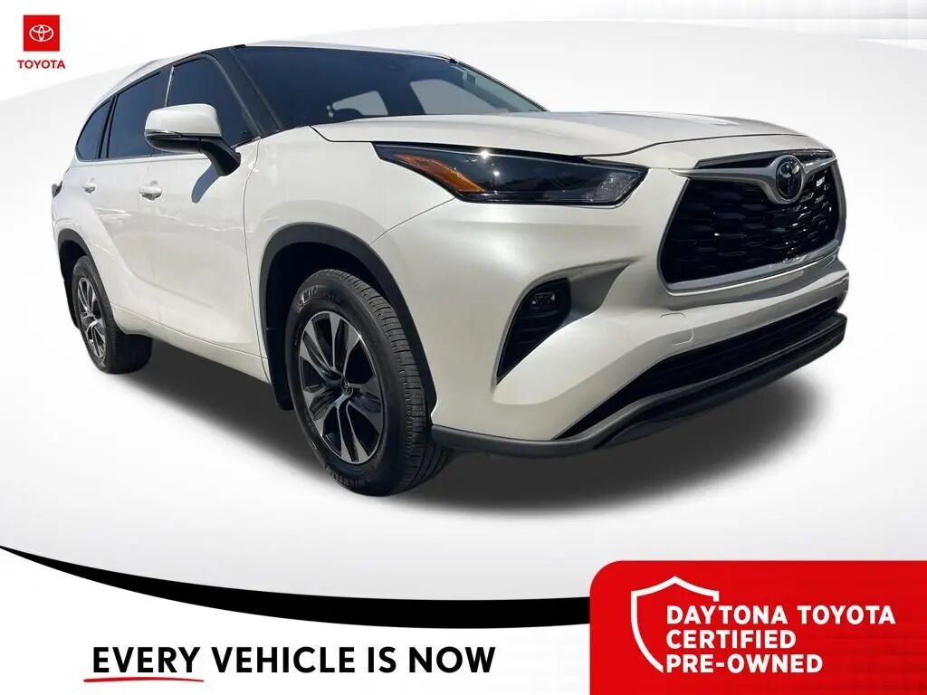 2026 Toyota Highlander XLE — photo 1 of 13