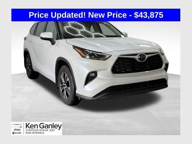 2025 Toyota Highlander XLE — photo 1 of 13