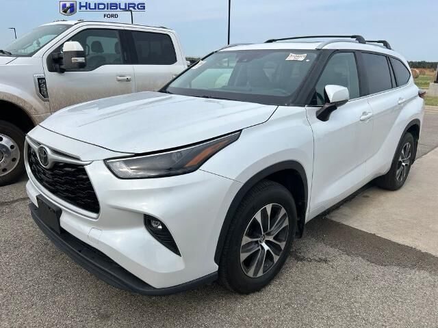 2023 Toyota Highlander LE