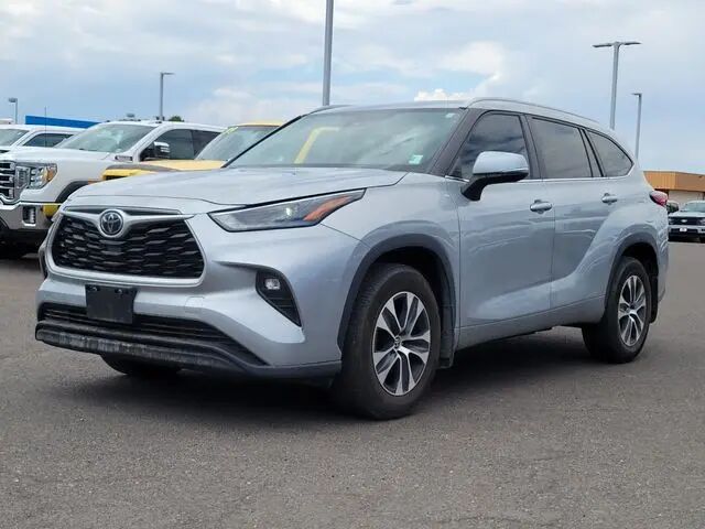 2023 Toyota Highlander LE