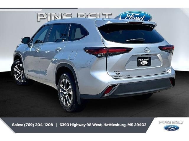 2024 Toyota Highlander LE