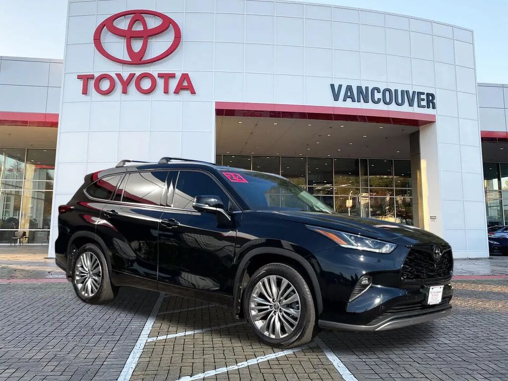 2024 Toyota Highlander Platinum — photo 1 of 13