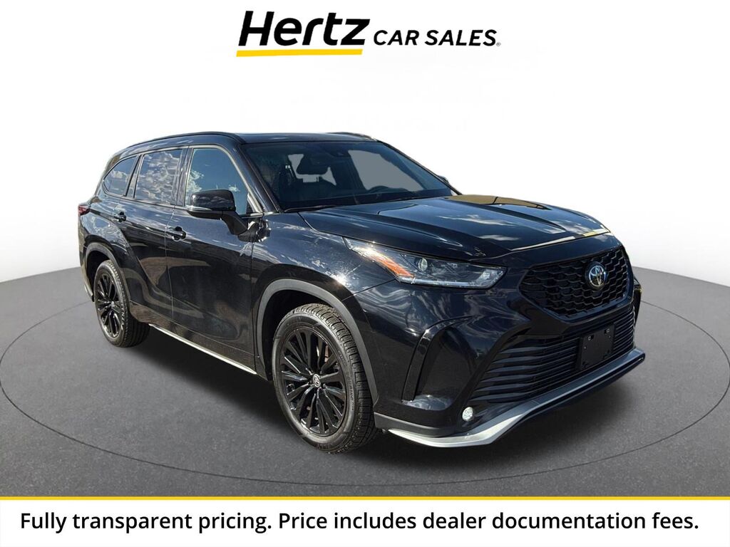 2025 Toyota Highlander LE — photo 1 of 1