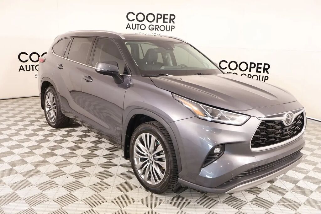 2023 Toyota Highlander Platinum — photo 1 of 13