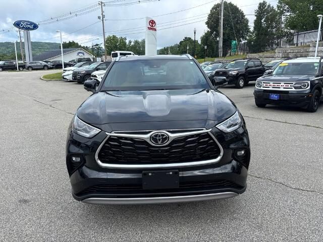 2024 Toyota Highlander Platinum