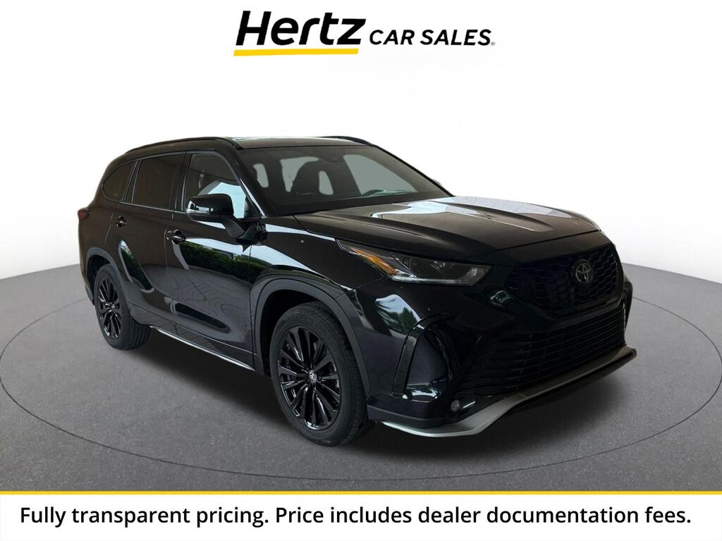 2025 Toyota Highlander LE — photo 1 of 1