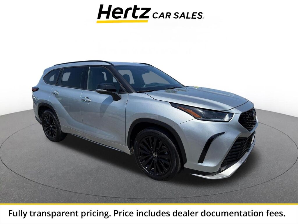 2025 Toyota Highlander LE — photo 1 of 1
