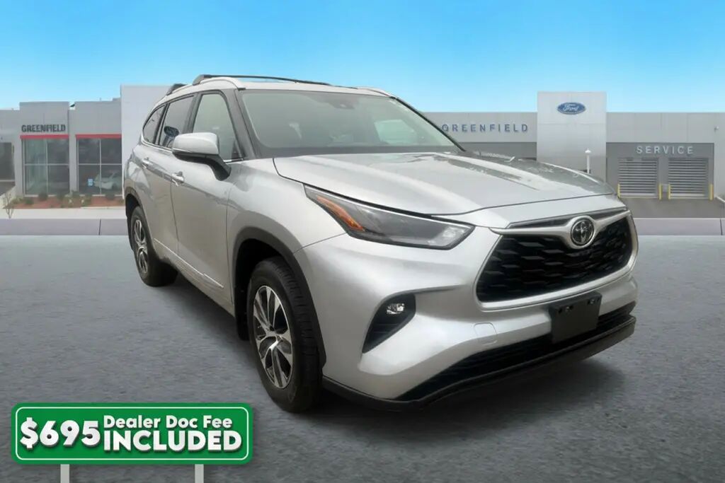 2023 Toyota Highlander XLE — photo 1 of 13