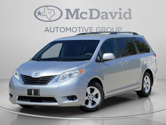 2014 Toyota Sienna LE 7-Passenger Auto Access Seat