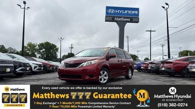 2014 Toyota Sienna LE 7-Passenger Auto Access Seat