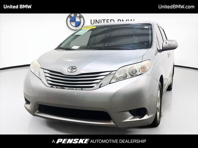 2015 Toyota Sienna LE 7-Passenger Auto Access Seat