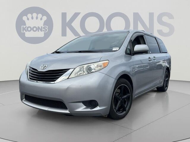 2012 Toyota Sienna LE 7-Passenger Auto Access Seat