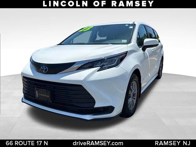 2023 Toyota Sienna LE 8-Passenger