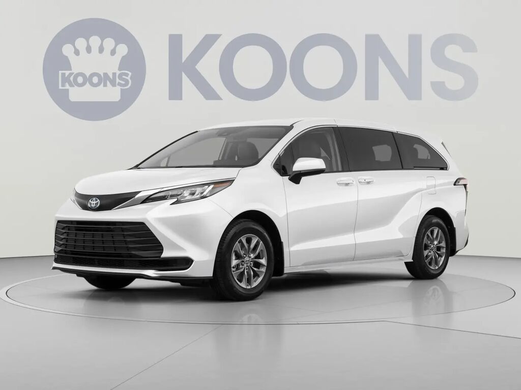 2023 Toyota Sienna LE 8-Passenger — photo 1 of 3