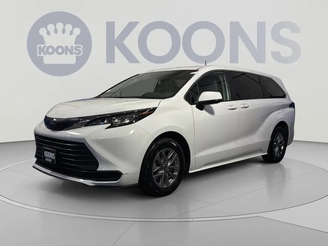 2023 Toyota Sienna LE 8-Passenger