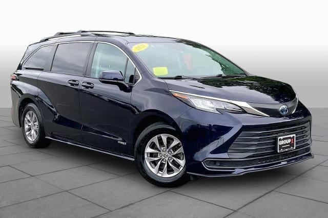 2021 Toyota Sienna LE 8-Passenger