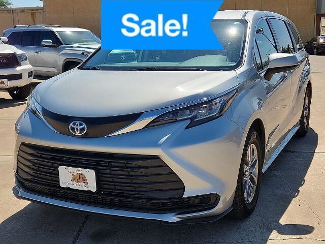 2021 Toyota Sienna LE 8-Passenger