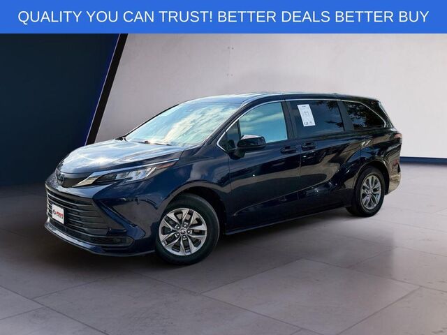 2022 Toyota Sienna LE 8-Passenger