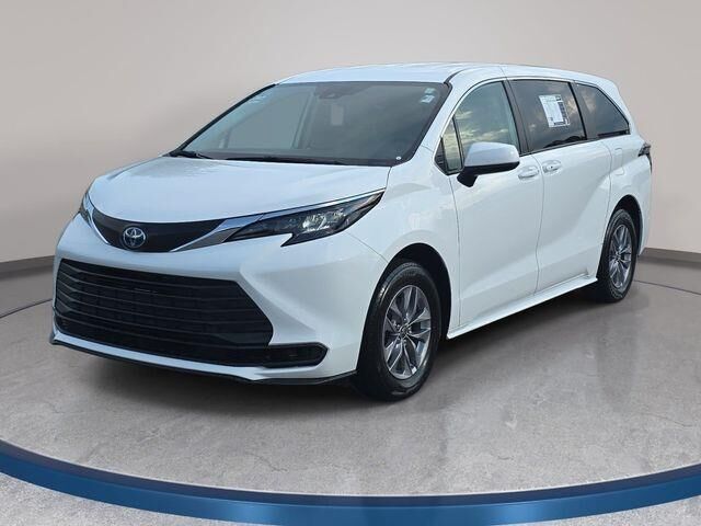 2024 Toyota Sienna LE 8-Passenger