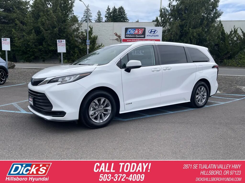 2021 Toyota Sienna LE 8-Passenger